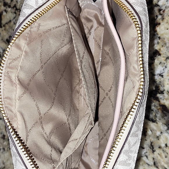 Michael Kors Jet Set Logo Crossbody - Picture 13 of 13